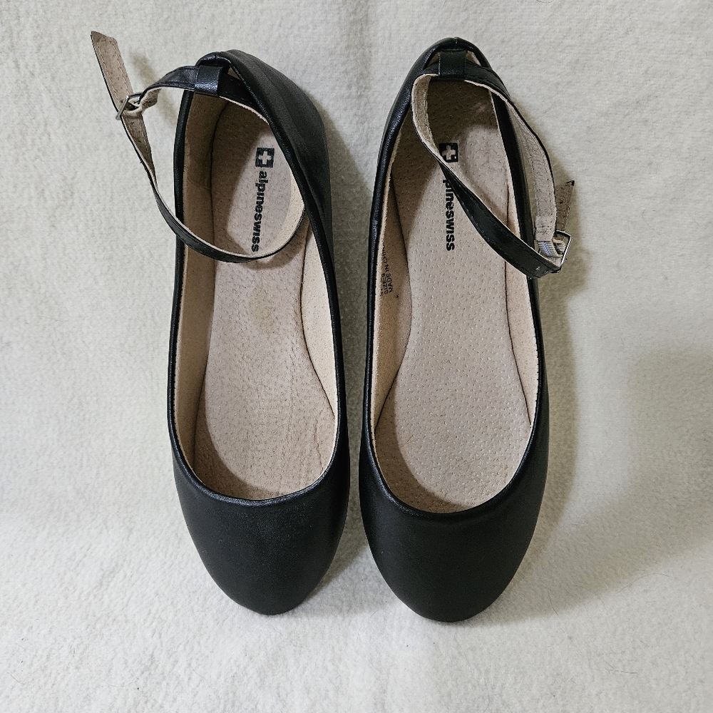 - Flat Ankle Strap Ballet 🩰 Size 9